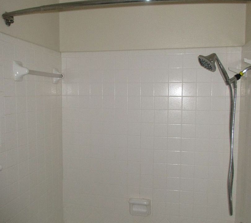 1st image of 205 1/2 W 6th St