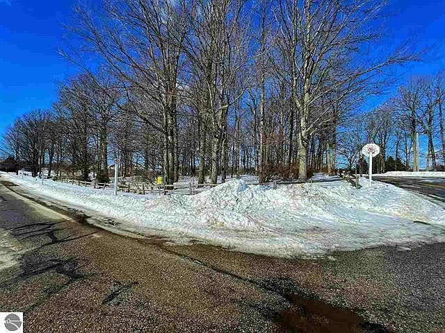 1st image of 1032 Clubhouse Dr