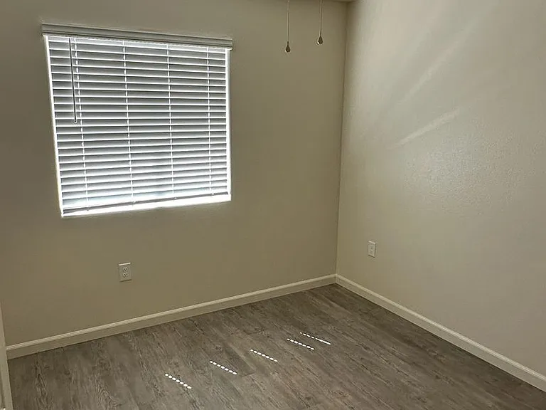 2431 Oakmont Cir — Photo 13