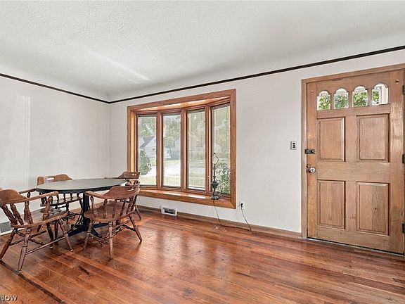 3rd image of 28775 Hazel Ave
