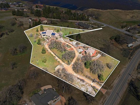 3rd image of 28221 Cumberland Rd