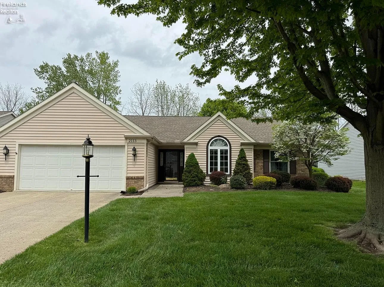 2113 Westwind Dr photo 1