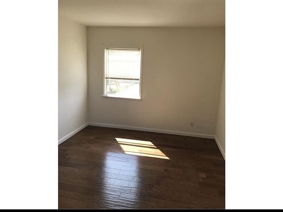 4th image of 9134 S Manhattan Pl #9134