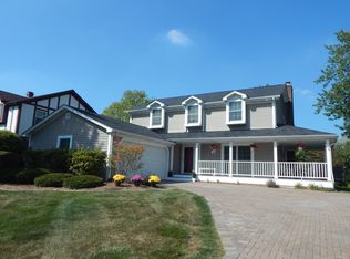 22W210 McCarron Rd, Glen Ellyn, IL 60137