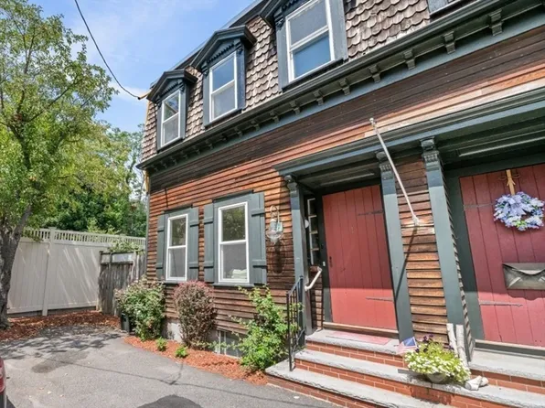 1 Bay View Pl, South Boston, MA 02127