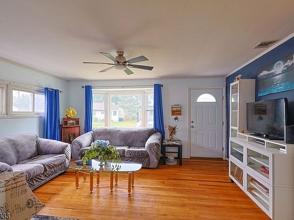 4th image of 1429 Washington Ave