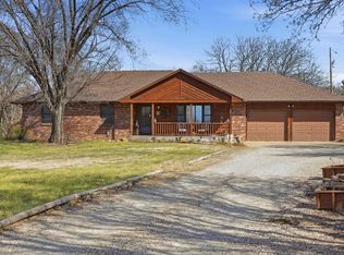 2320 NE 46th St, Topeka, KS 66617