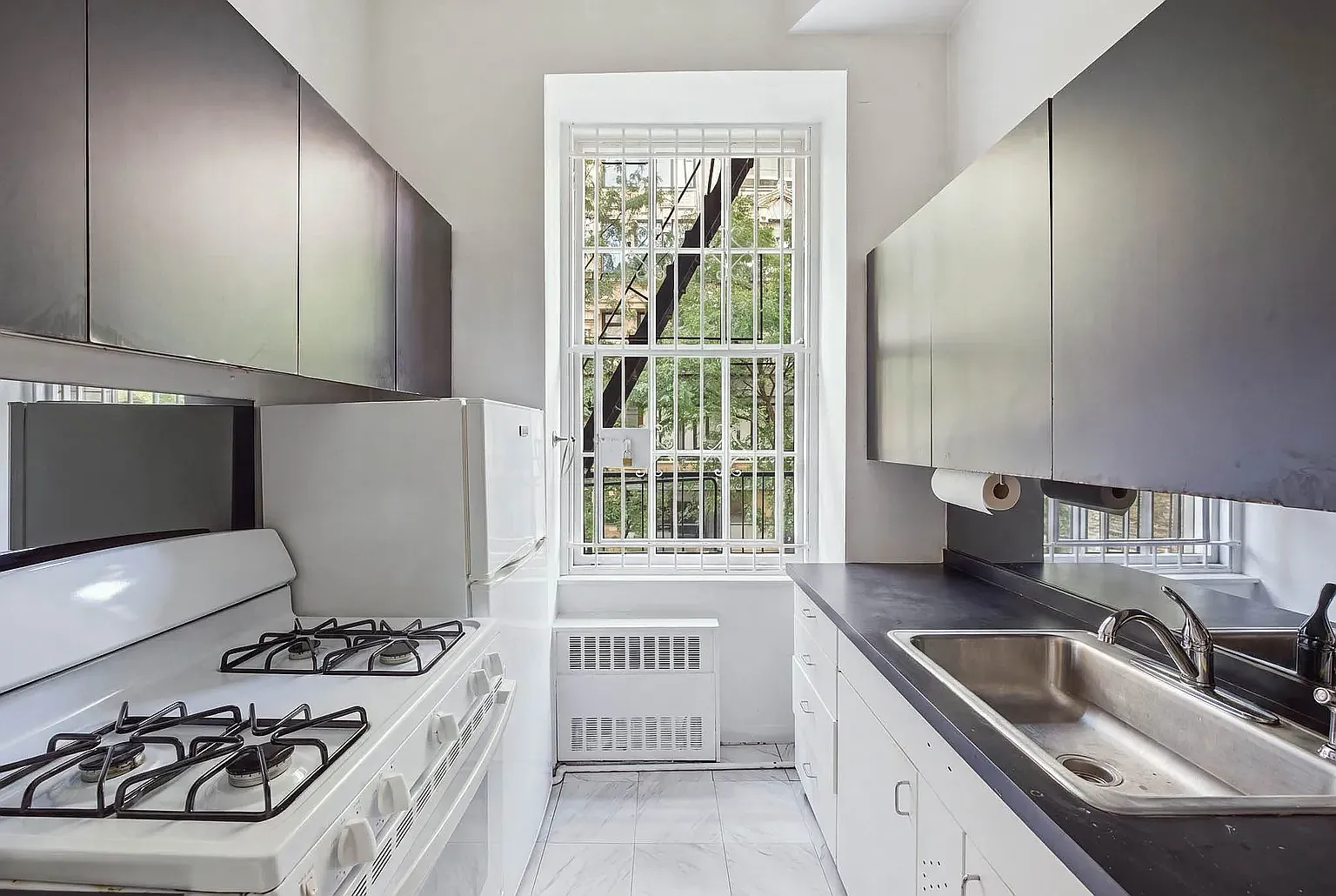 11 East 12th Street — Photo 3