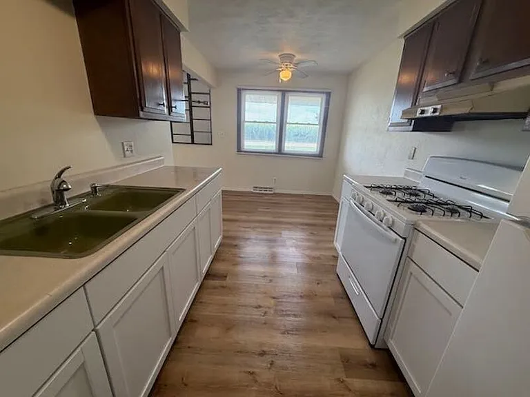 409 N Murphy Rd — Photo 4