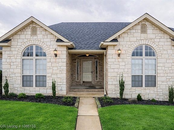 3rd image of 2028 W Breckenridge Ave