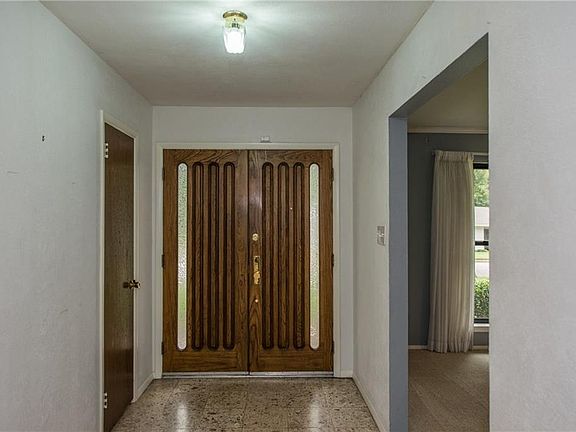 3rd image of 2107 Woodhaven Dr