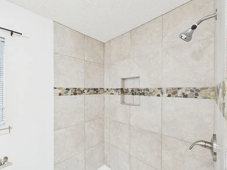 328 Glenmoor Dr — Photo 19