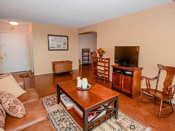 4th image of 4500 S Four Mile Run Dr APT 923