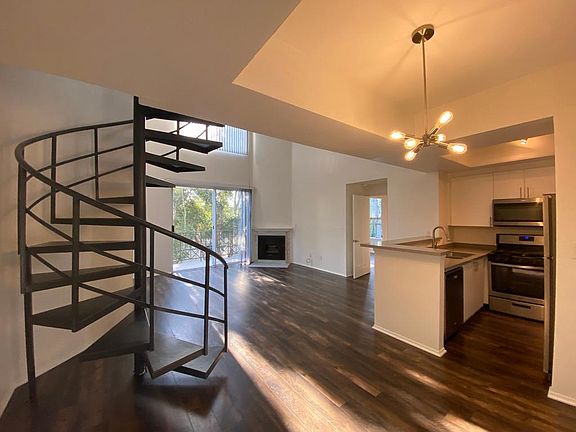 4th image of 909 N Gardner St APT 304