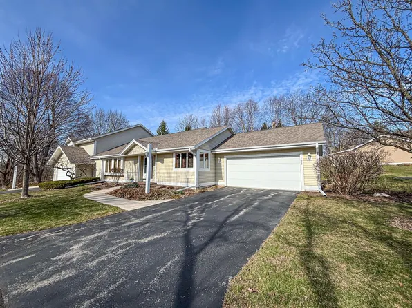 126 Harrogate DRIVE, Waukesha, WI 53188