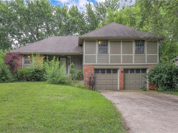 14001 S Cottonwood Dr, Olathe, KS 66062