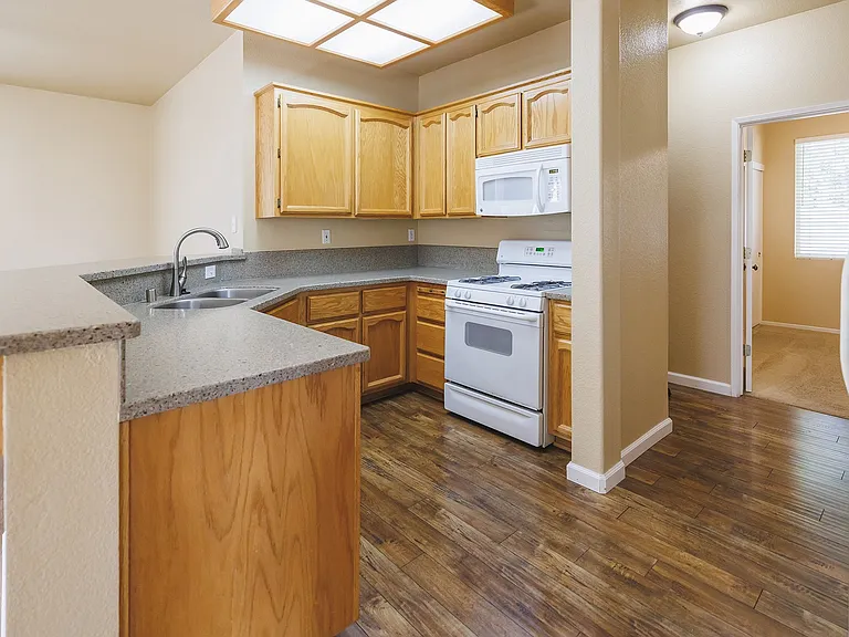 5517 Laguna Crest Way — Photo 4