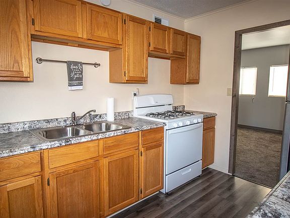 3rd image of 1616 College St