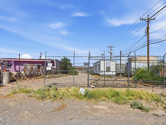 4th image of 8821 Kingsway Dr