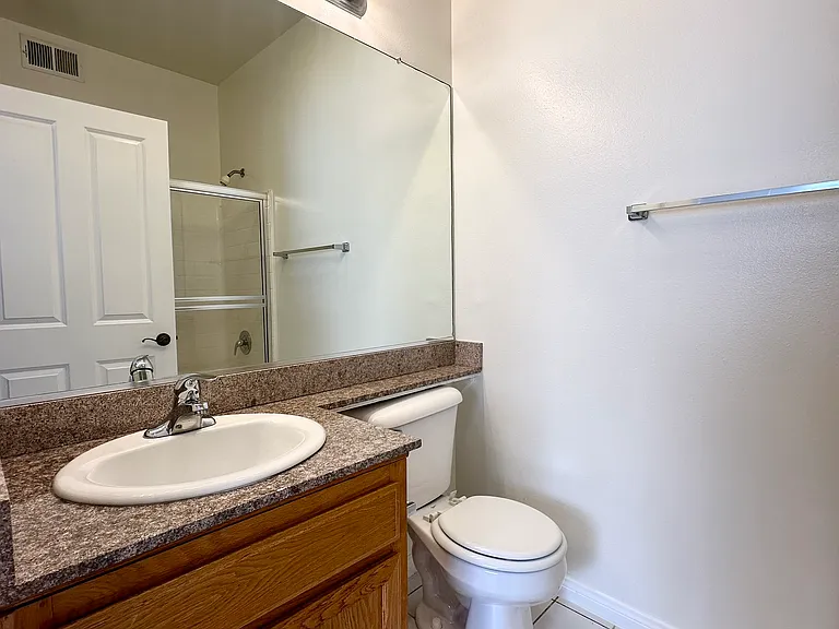 5716 Whitsett Ave — Photo 15