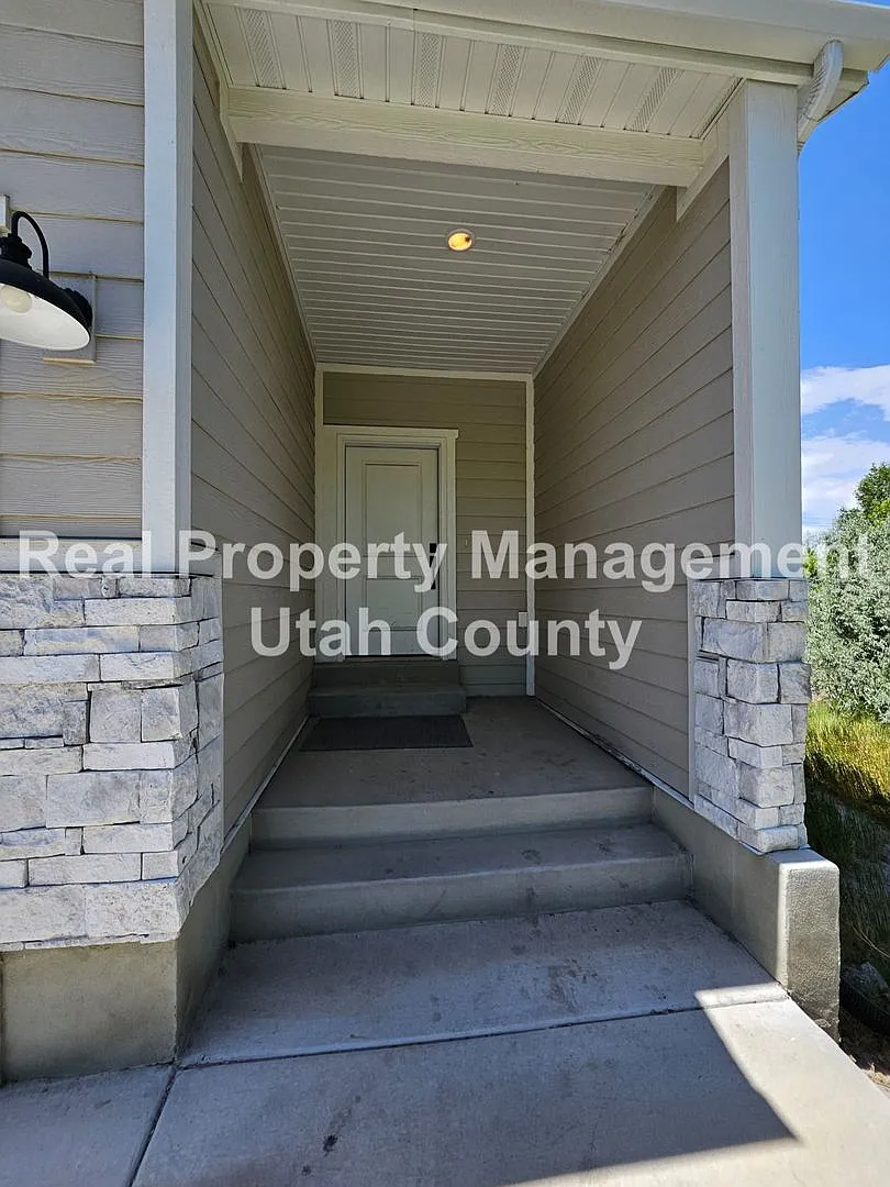 Provo Town home — Photo 3