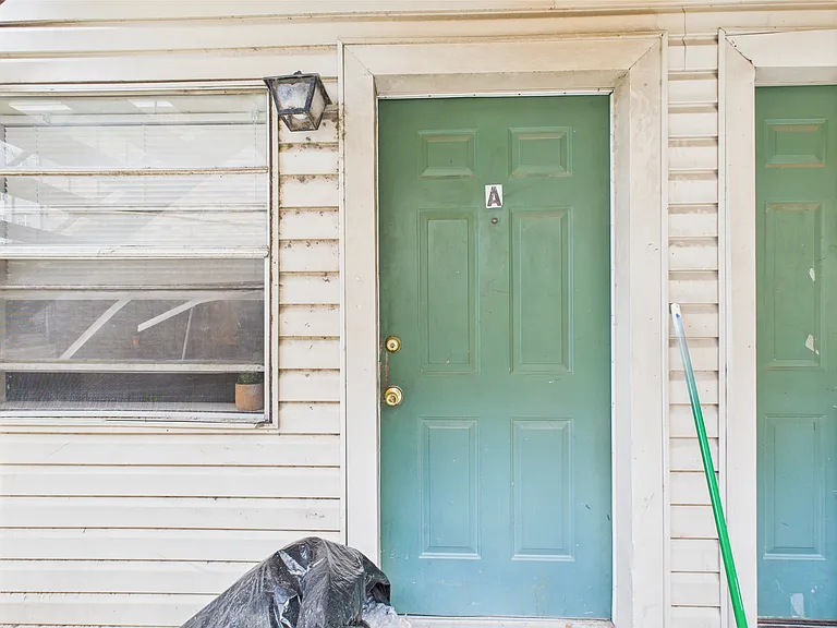 403 Boyett St N — Photo 21