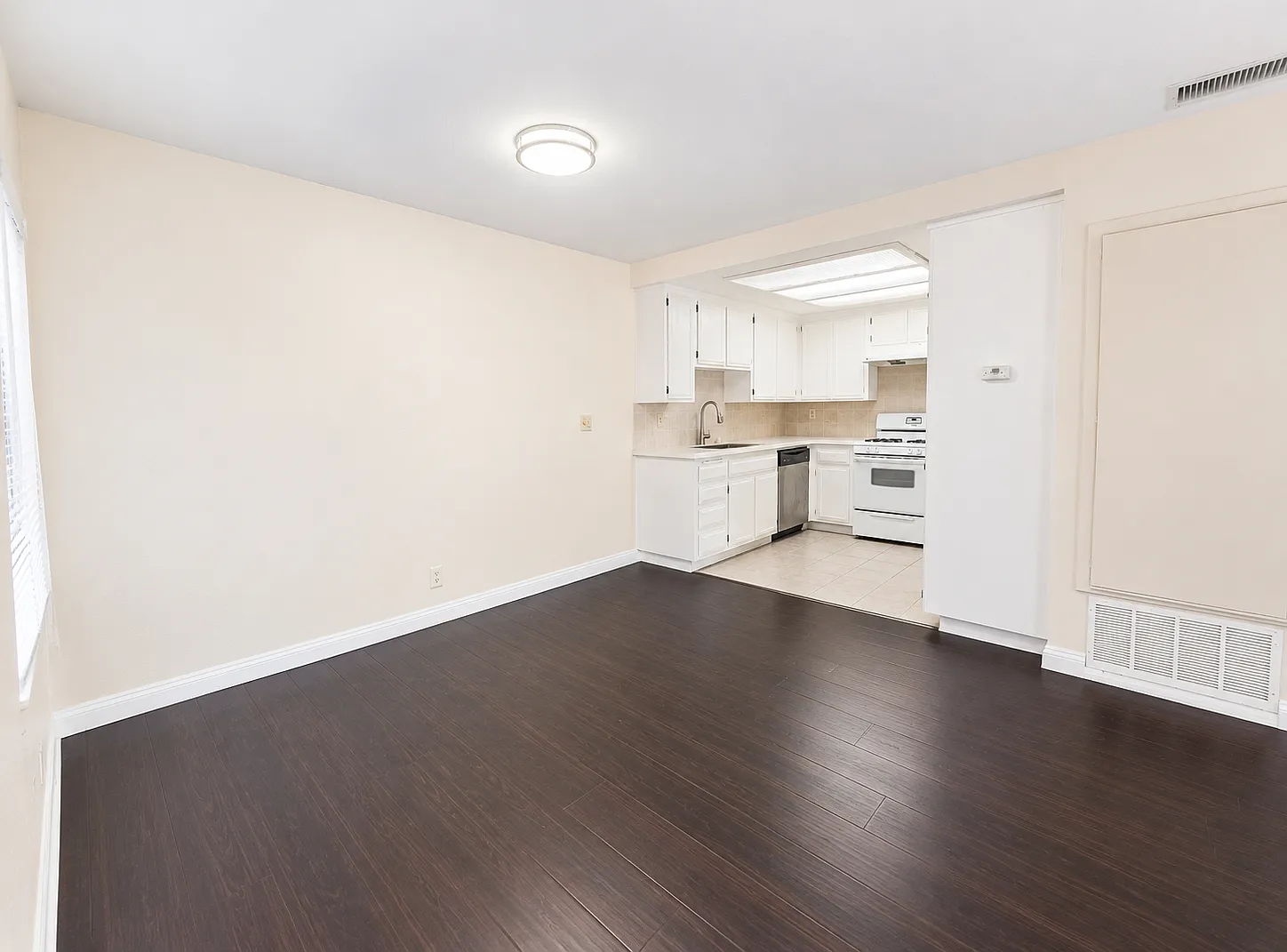 2 bed, 969 sqft, $2,600 — Photo 3