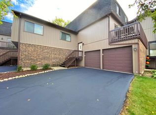 743 High Ridge Rd, Roselle, IL 60172