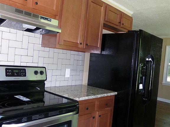 5th image of 147 Darnell Pl