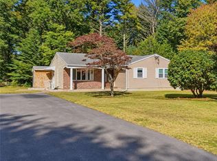19 Crestwood Dr, Richmond, RI 02832