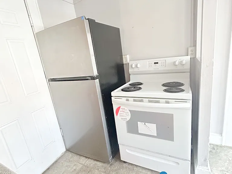 911 Asylum Ave #A2 — Photo 4