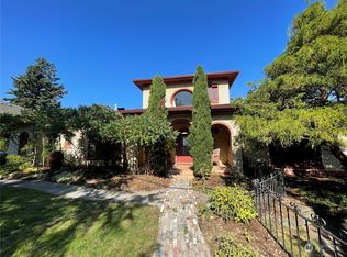 415 N Forest St, Bellingham, WA 98225