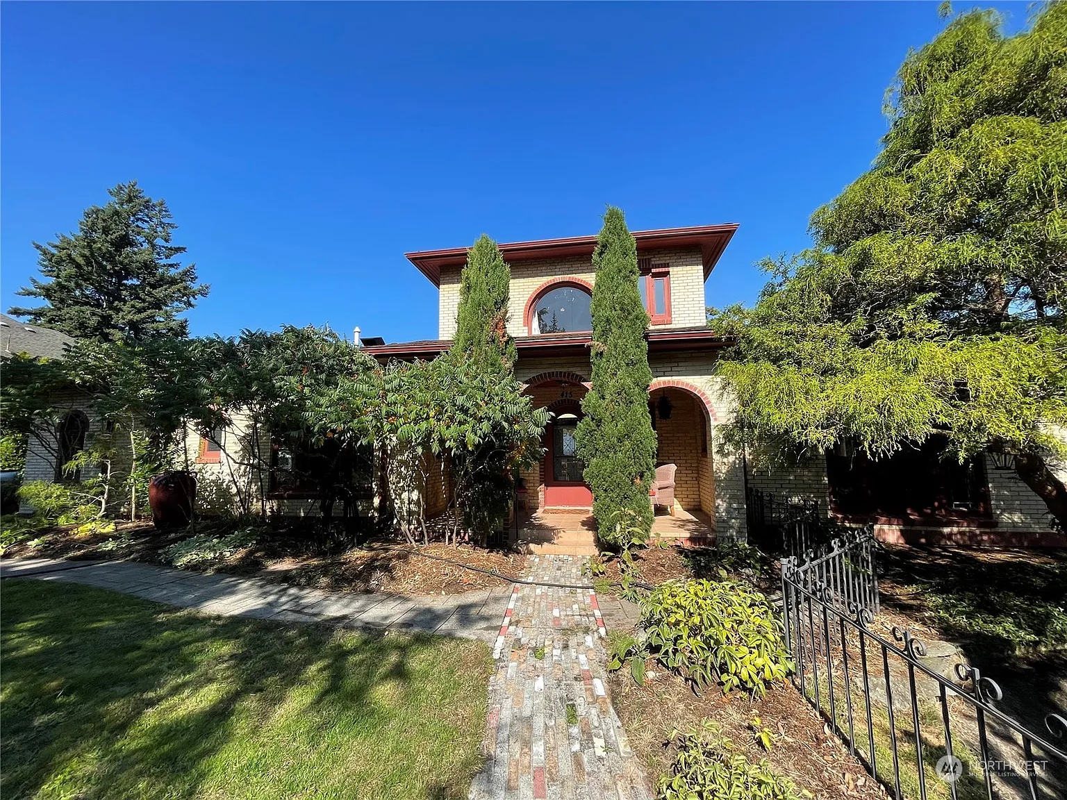 415 N Forest Street photo 1