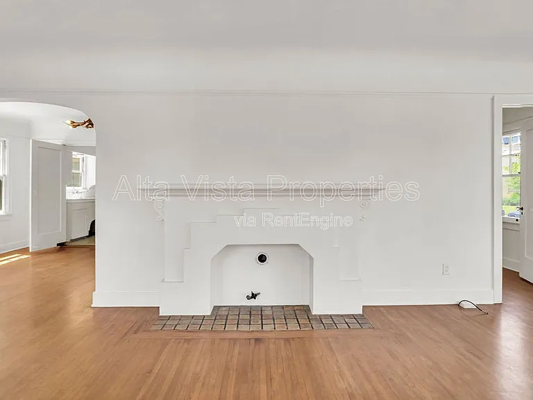 301 Brookes Ave — Photo 5