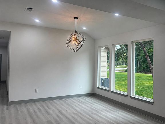 3rd image of 308 Jordan Ave