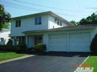 2925 Joyce Ln, Merrick, NY 11566