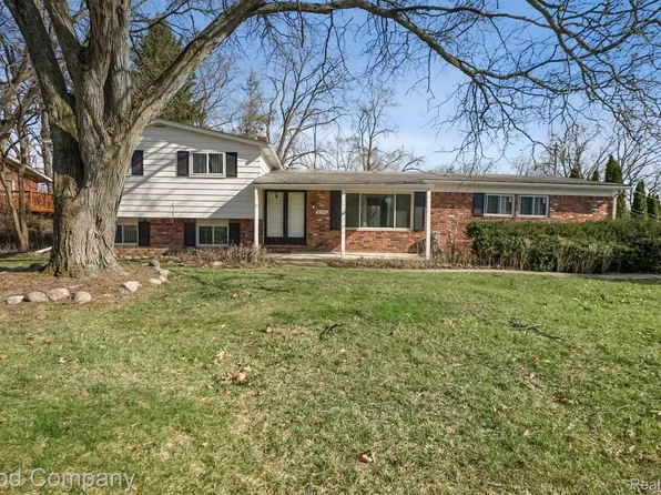 6987 Sandalwood Dr, Bloomfield Hills, MI 48301