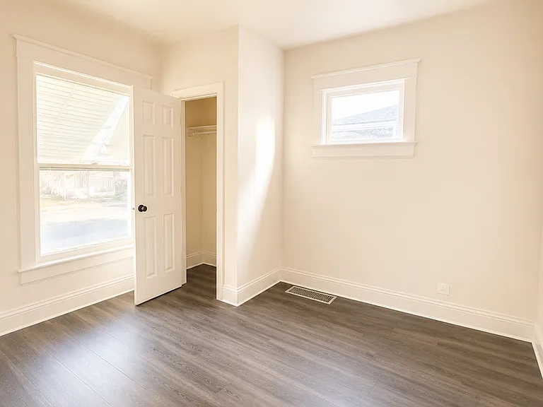 129 N Olive St — Photo 6