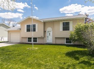 3631 Western Pine Dr NE, Cedar Rapids, IA 52402