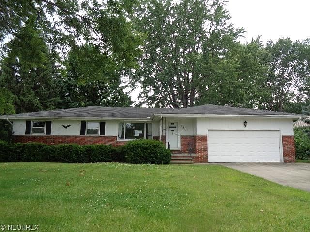 1st image of 3903 Woodstock Dr