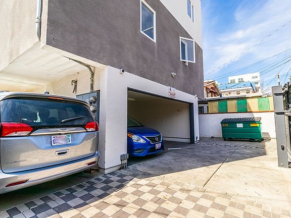 4th image of 622.5 N Serrano Ave