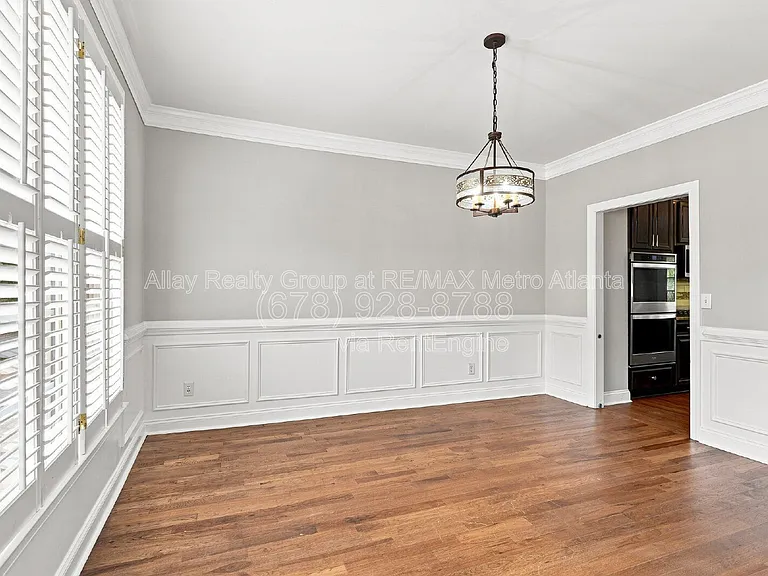 6725 Ridgefield Dr — Photo 5