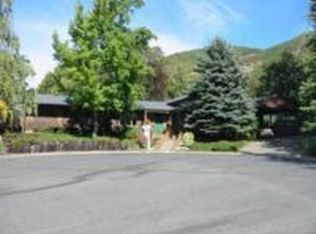 1060 NE Pepperwood Dr, Grants Pass, OR 97526