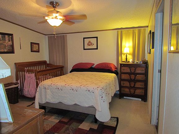 Master Bed (Queen Bed shown)