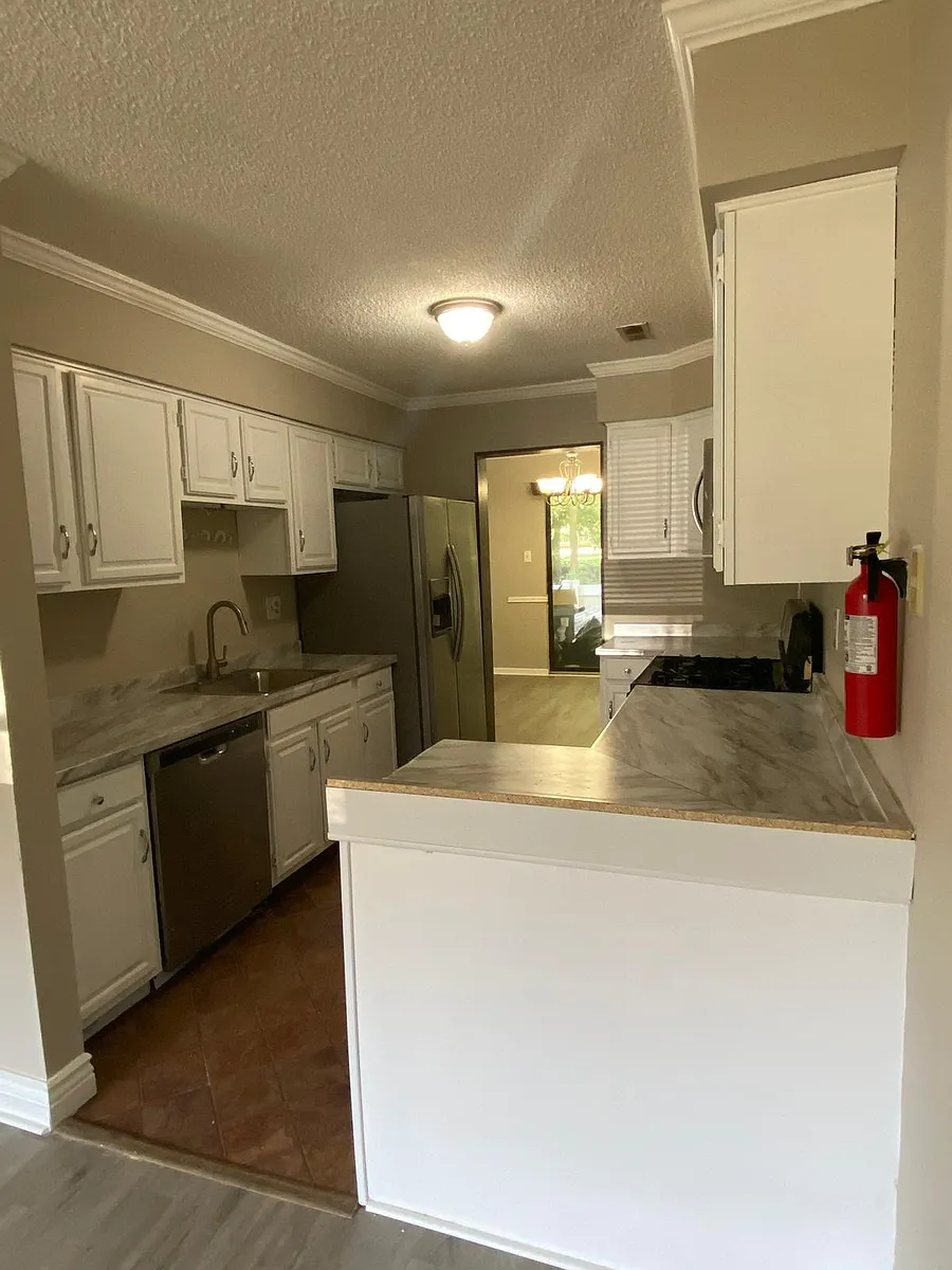 Kitchen - 254 Hampshire Dr