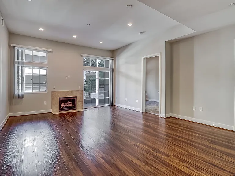 Axis 2300 Apartments — Photo 22