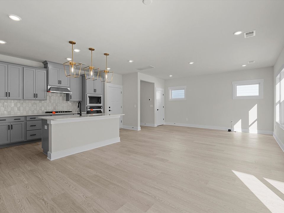 Welcome to the Lennon floorplan at Cedar Shoals - Heritage Collection.