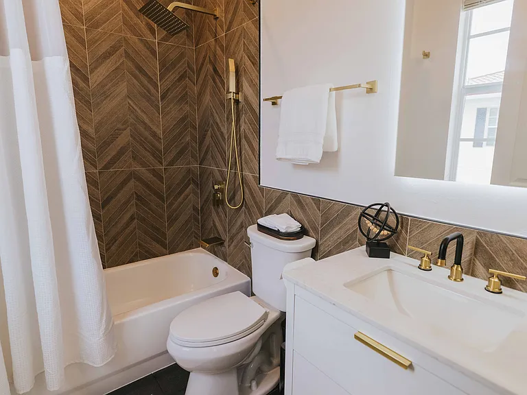 2502 N Dixie Hwy #43 — Photo 32