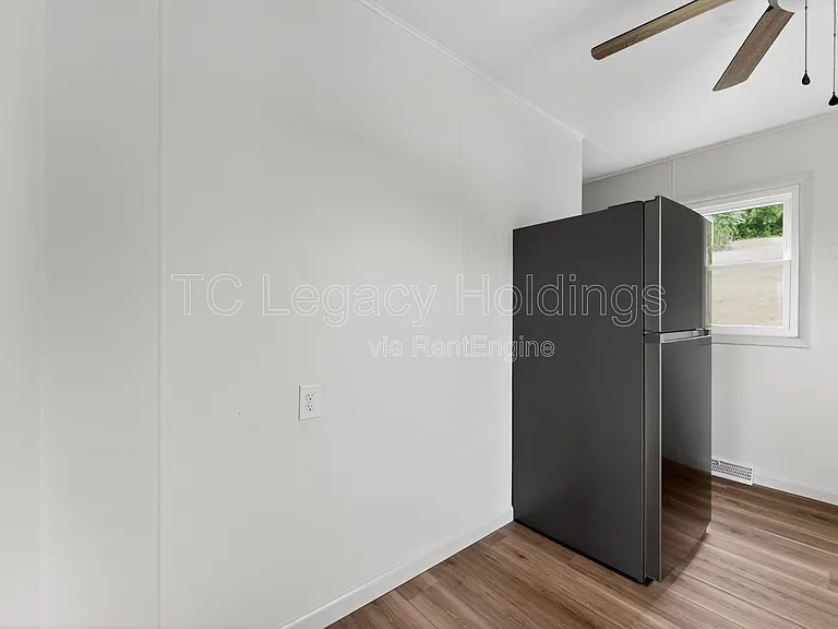 1533 Hoffman Ave — Photo 10