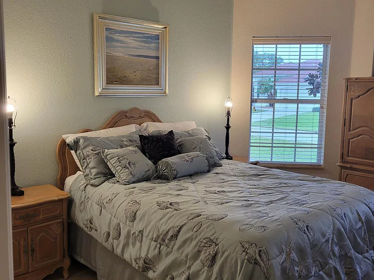 Bedroom 2 (Queen)
